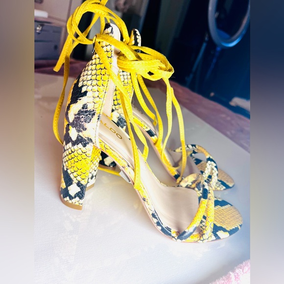 NEW ALDO NYMERIA Ladies Strappy Block Heel Sandal in Yellow Snake Print Sz 6 - Picture 8 of 13